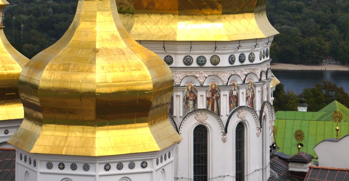 Russian strike set fire to the Pechersk Lavra, killed five rescue workers in Kharkiv. Putin had called Trump about ending the war just hours earlier