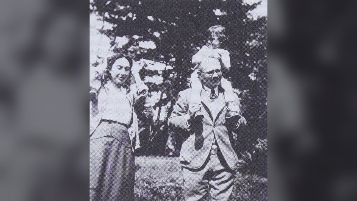 Historian and resistance fighter Marc Bloch enters the Panthéon 82 years after his execution. His family requested a civil ceremony without the far right