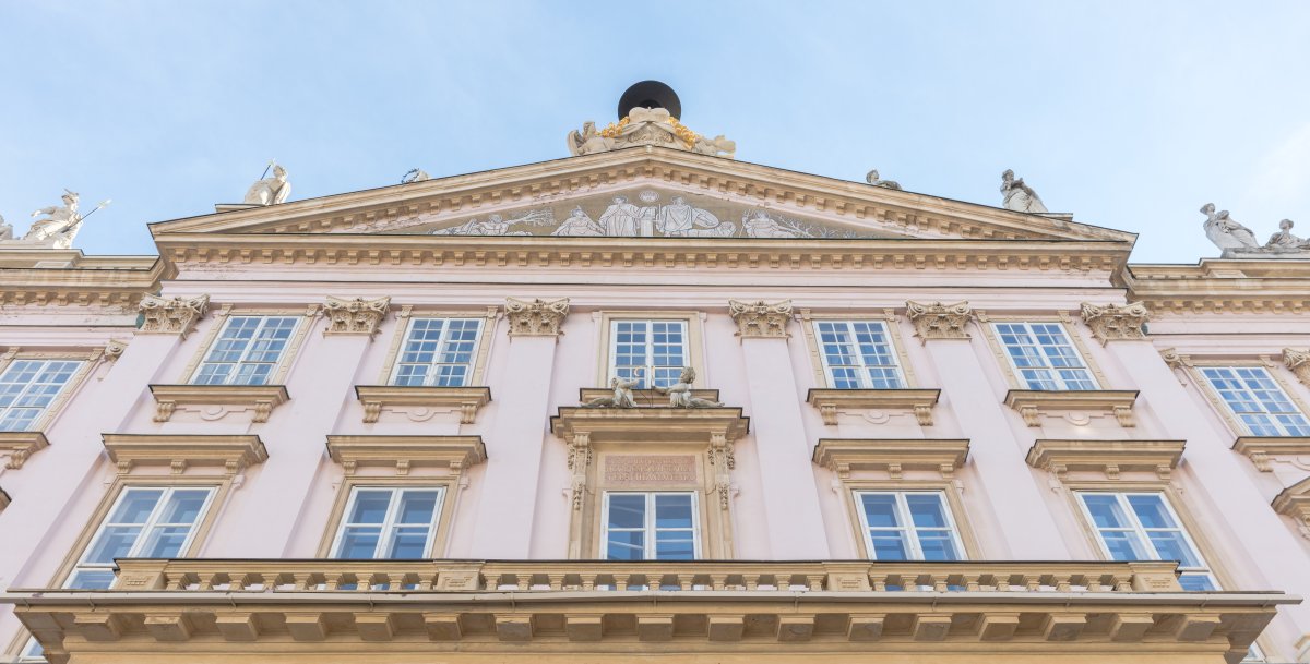 O čem píše Slovensko: Fico slaví návrat V4, Maďarsko týž den přibrzdilo Ukrajinu. Volby budou 24. října