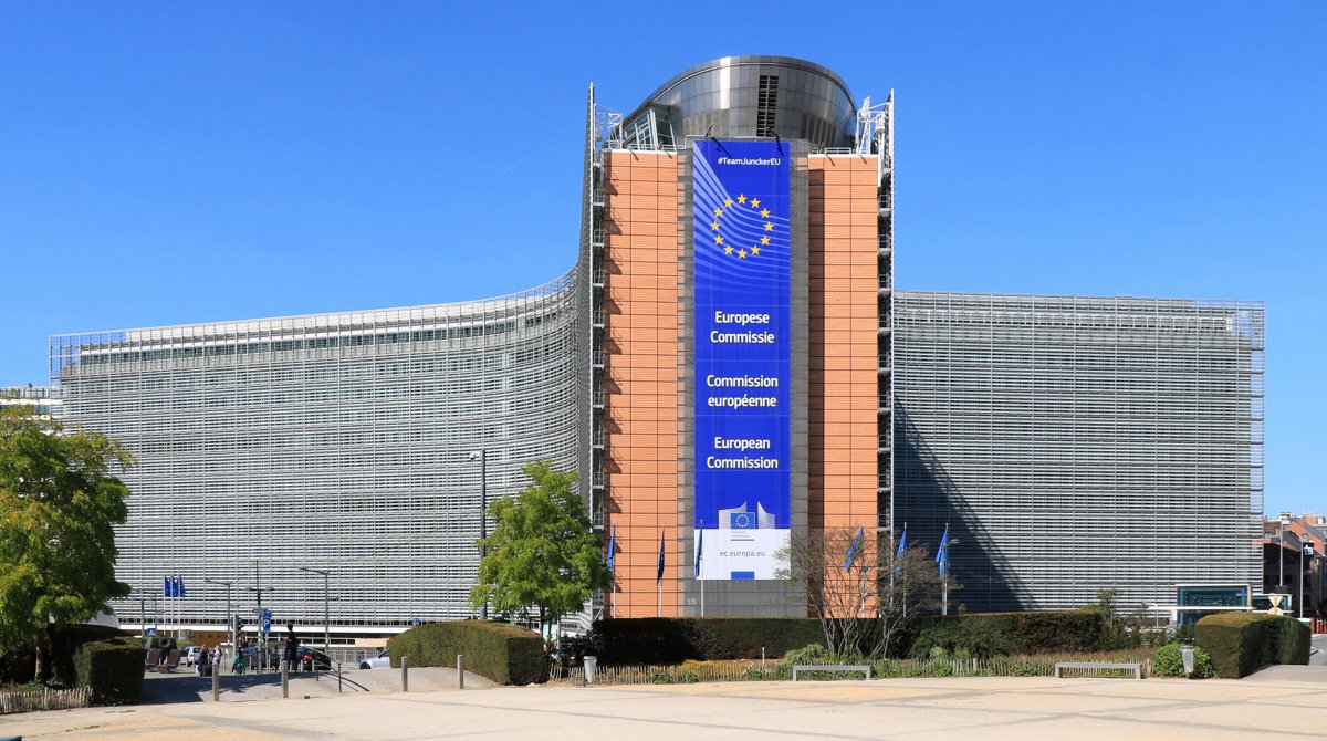 What Europe Is Writing About: Iran Struck Bahrain and Kuwait, Heat Is Killing Across the Continent, Vučić Announced His Departure
