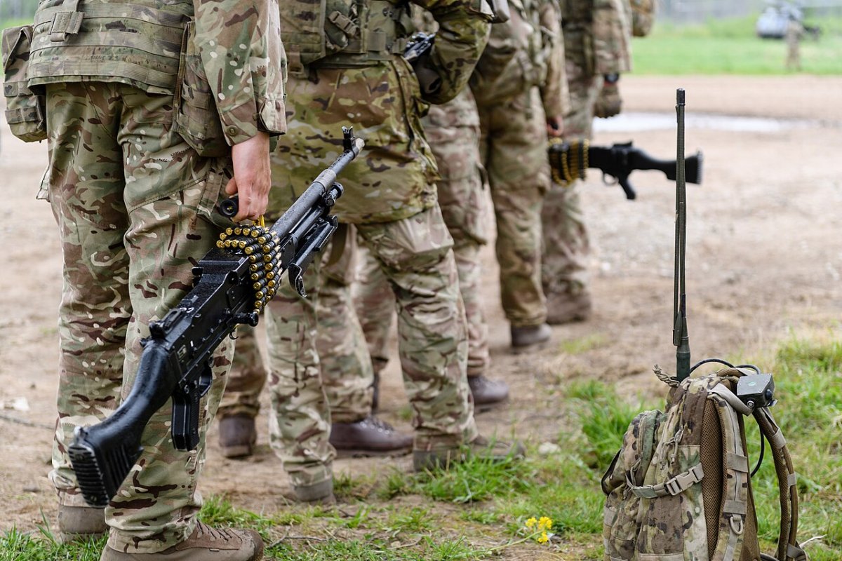 Německo a Nizozemsko převzaly velení na východním křídle NATO. Rusko týž den uzavřelo sedm železničních přechodů