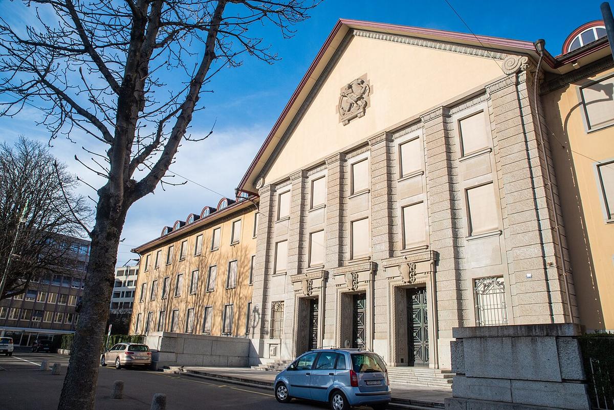 Fínsky súd vzal do väzby muža s domácimi výbušninami. Podľa Yle kandidoval za hnutie, ktoré súd zrušil a štát ho musel prijať späť