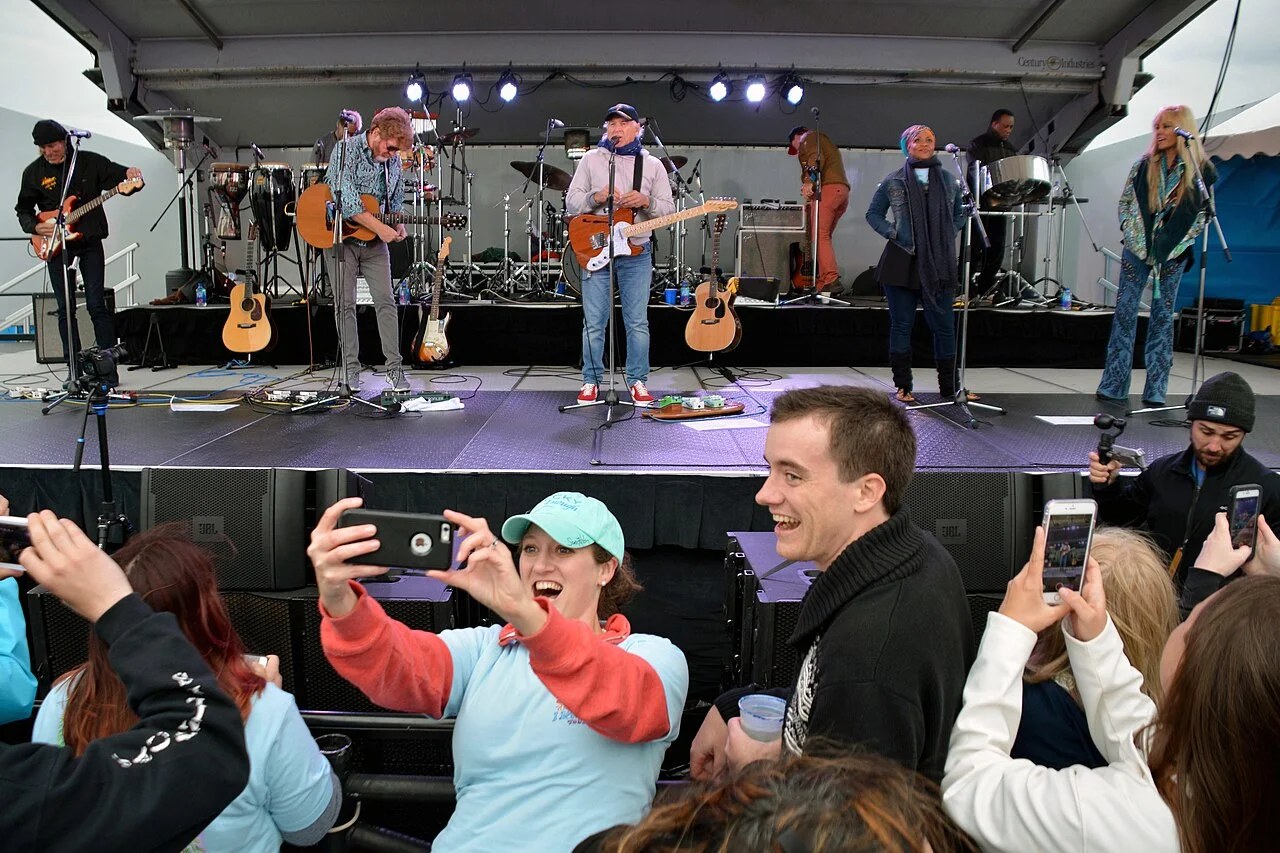 Predtým než prišla Margaritaville. Dokument sa vracia ku Key West a prvej zostave Coral Reefer Band