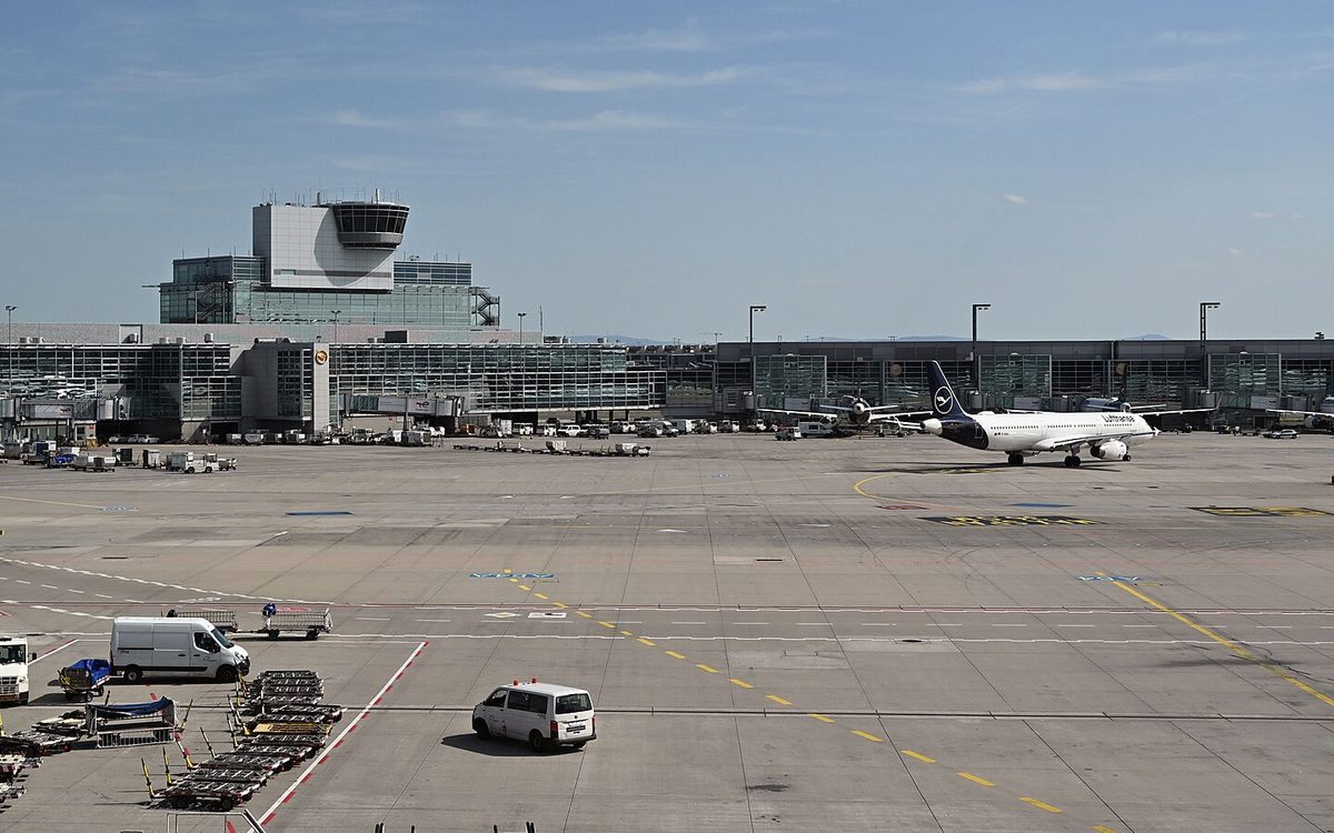 Two residents of a district near Frankfurt Airport have malaria. The authority suspects a mosquito flew to them from the airport