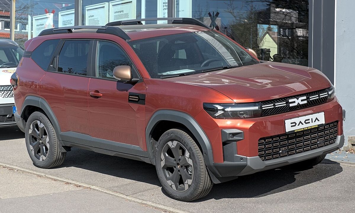 Dacia's chief: Romania's car industry could lose up to a quarter of its output and workforce. The brand's new models went to Slovenia and Turkey