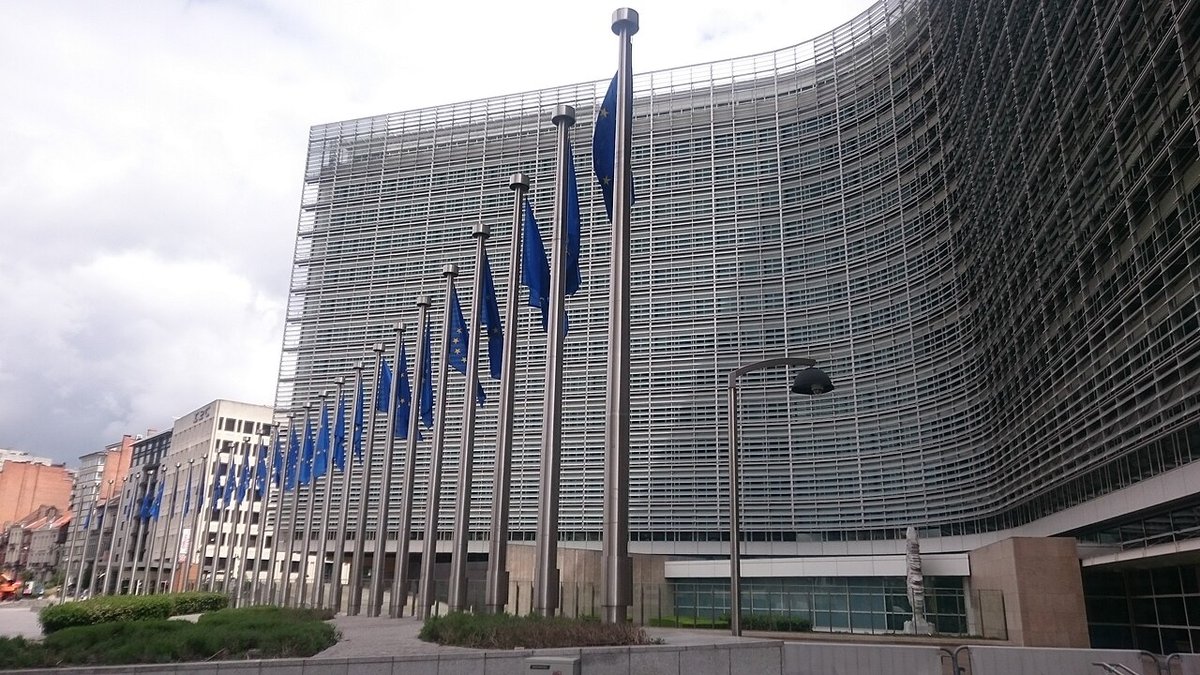 O čem píše Európa: Mekkánska aliancia v Saudskej Arábii, Archer zomrel, bombardéry z Fairfordu