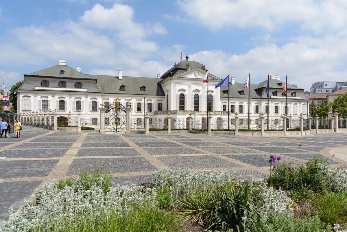What Slovakia is writing about: Pellegrini refuses to appoint Kuffa and will likewise not appoint Kažimír. The dispute is heading to the Constitutional Court, while Fico and Babiš unveil a statue in Prague