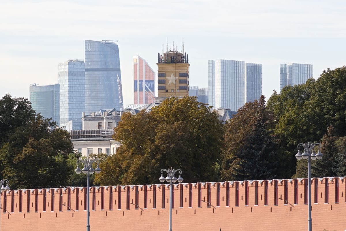 Russia rolls out internet "whitelists": Moscow faces outages, citizens turn to maps and pagers