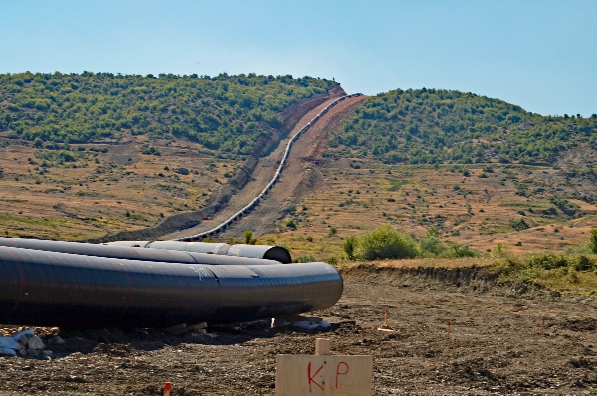 Explosives near gas pipeline to Hungary: army to protect route to Slovakia, opposition speaks of false flag