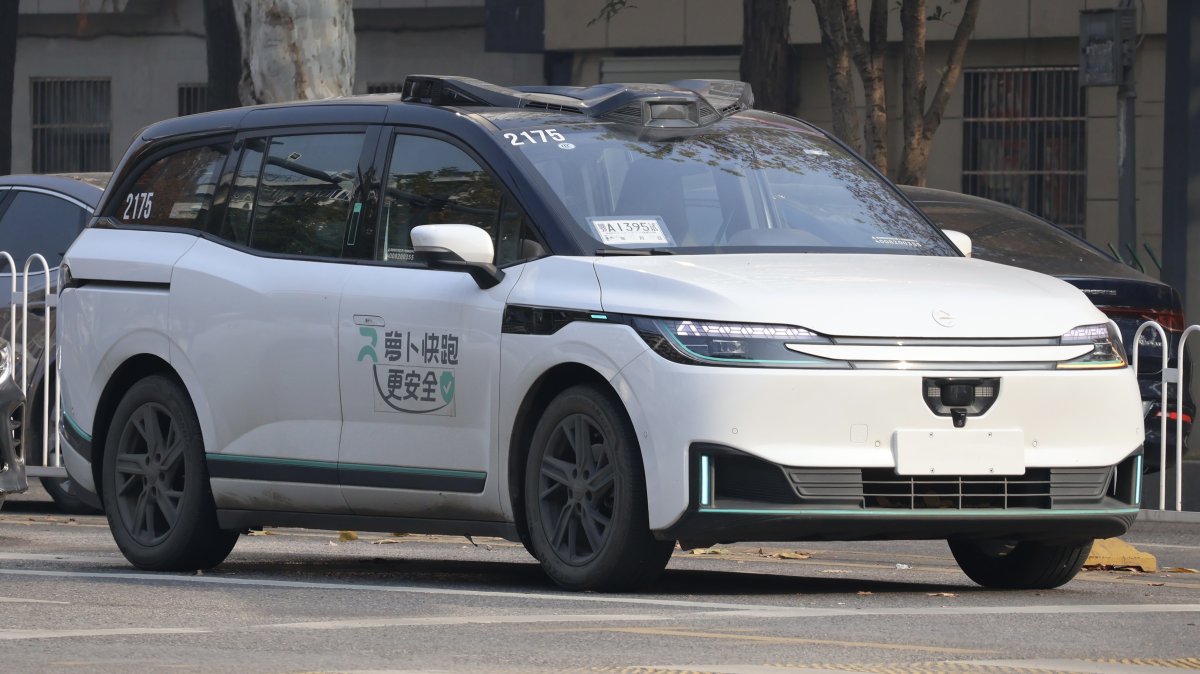 Baidu's Robotaxis in Wuhan Collapse: System Outage Stops Dozens to Hundreds of Cars