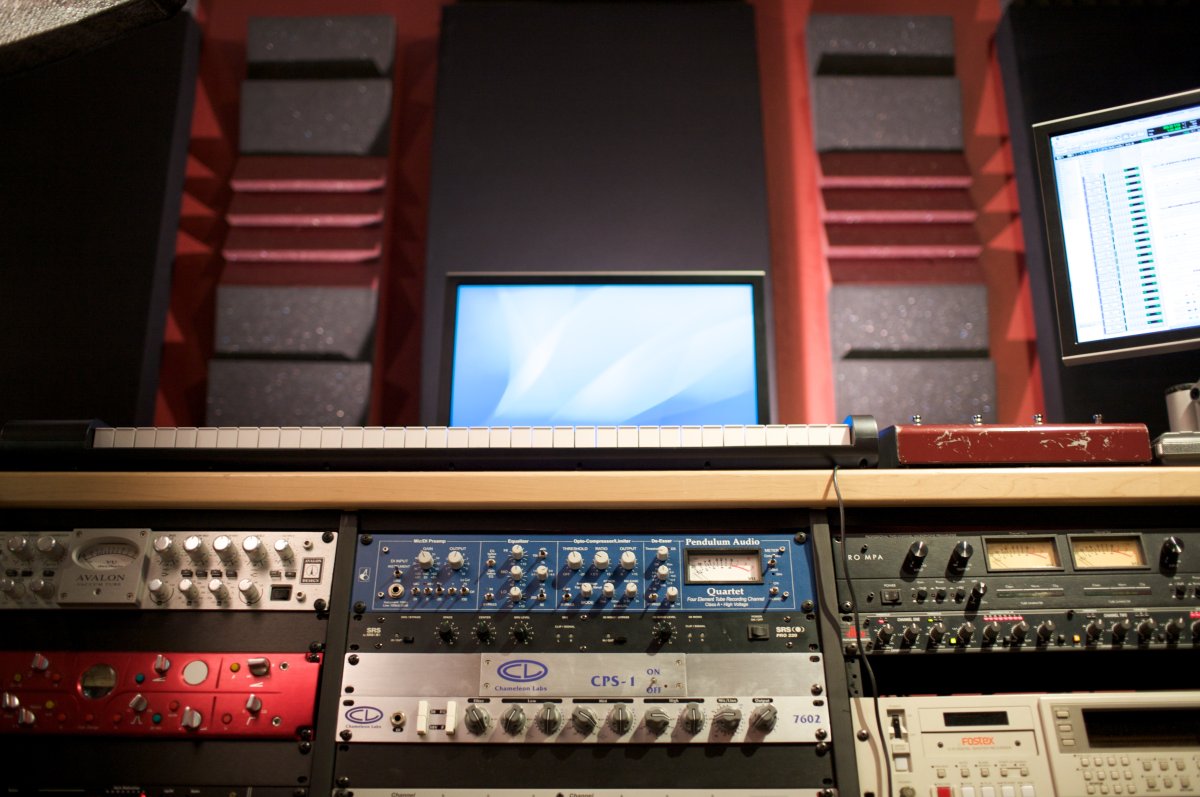 Eddie Dalton doesn't exist, yet he reached the top of iTunes. AI is changing the music industry faster than we expected