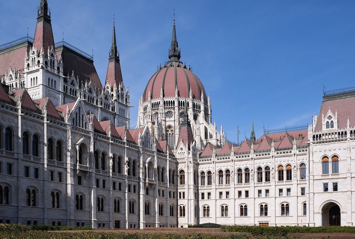 Preliminary results from Hungary: Tisza leads decisively, Orbán could lose power after 16 years
