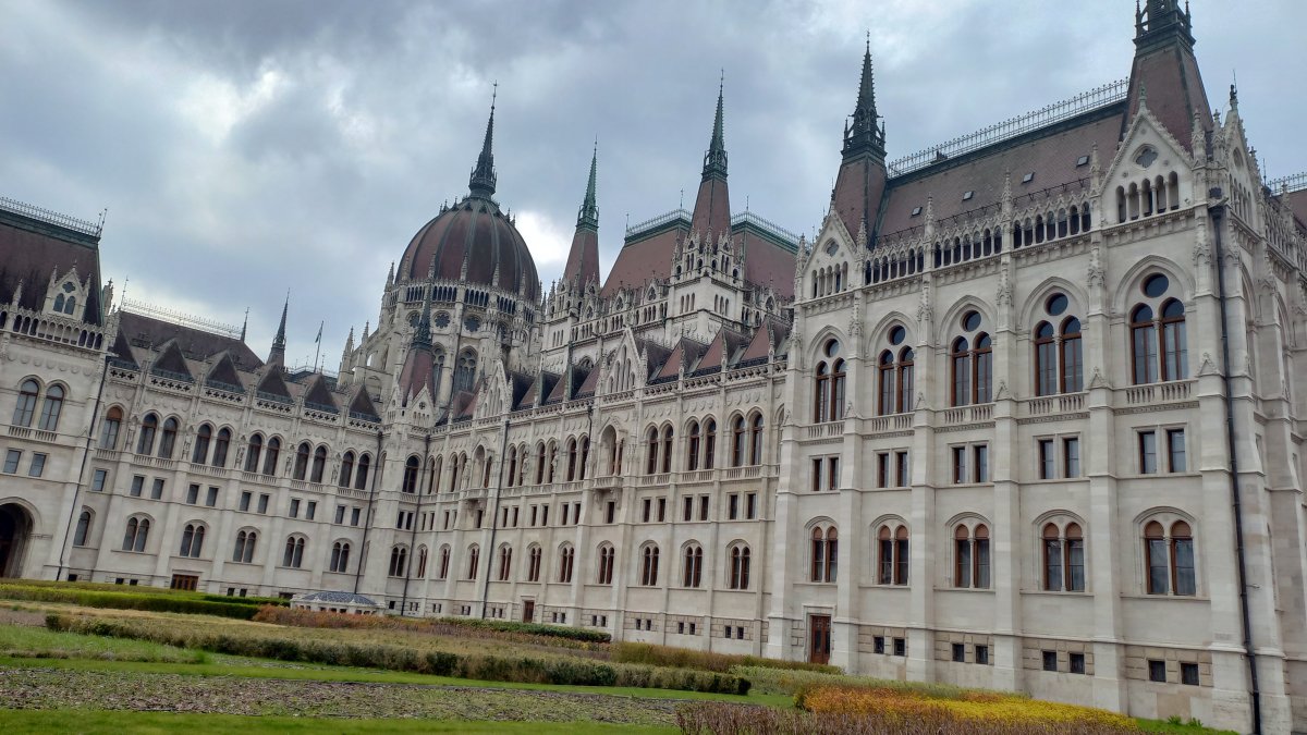 Hungary 4/21 — Magyar Péter rewrites the country: New parliament on May 9, Fidesz in disarray, scandals in full swing