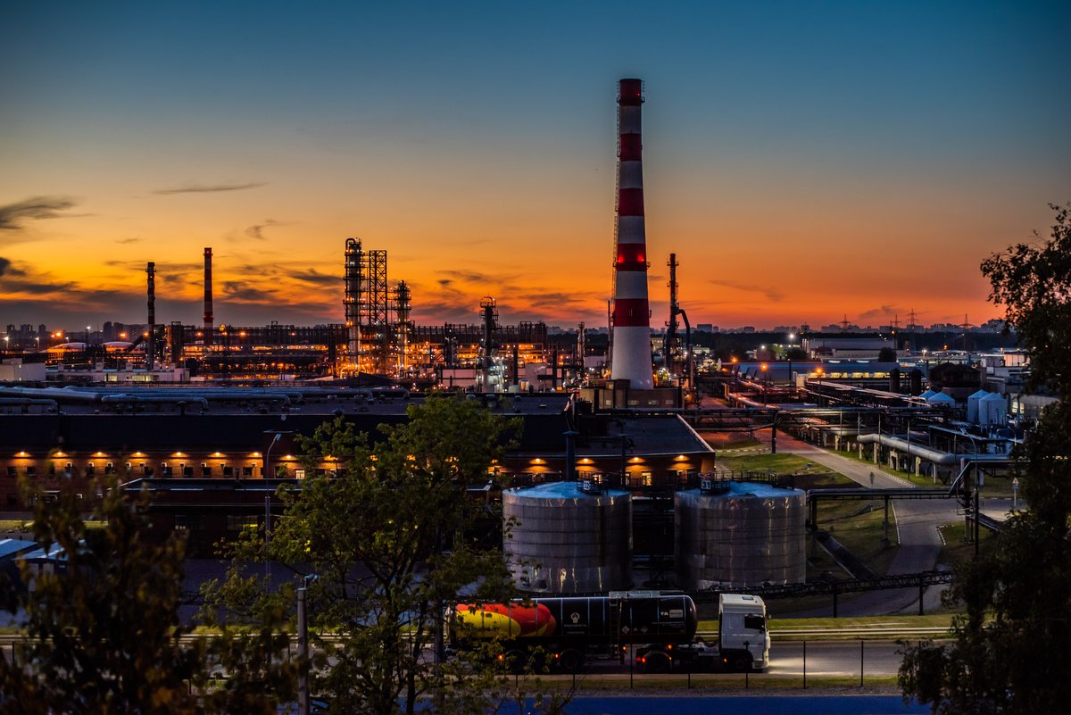 A Quarter of Russian Refineries Are Down. As Kyiv Independent Sees It: "Moscow Never Sleeps From Now On"