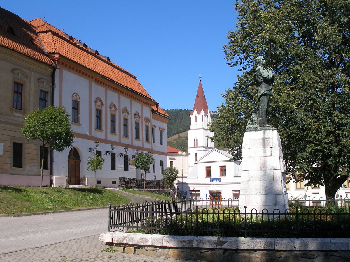 Fire breaks out on Kojšova hoľ in difficult terrain