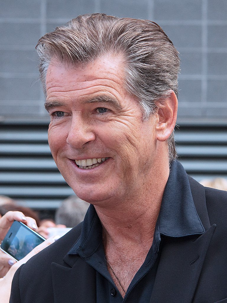 Pierce Brosnan odhaluje temnou stránku v seriálu MobLand