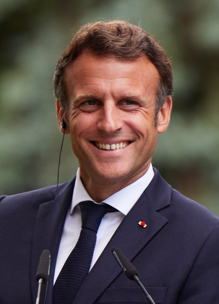 Lev XIV. ukončil návštěvu Francie, rozloučil se s ním Macron