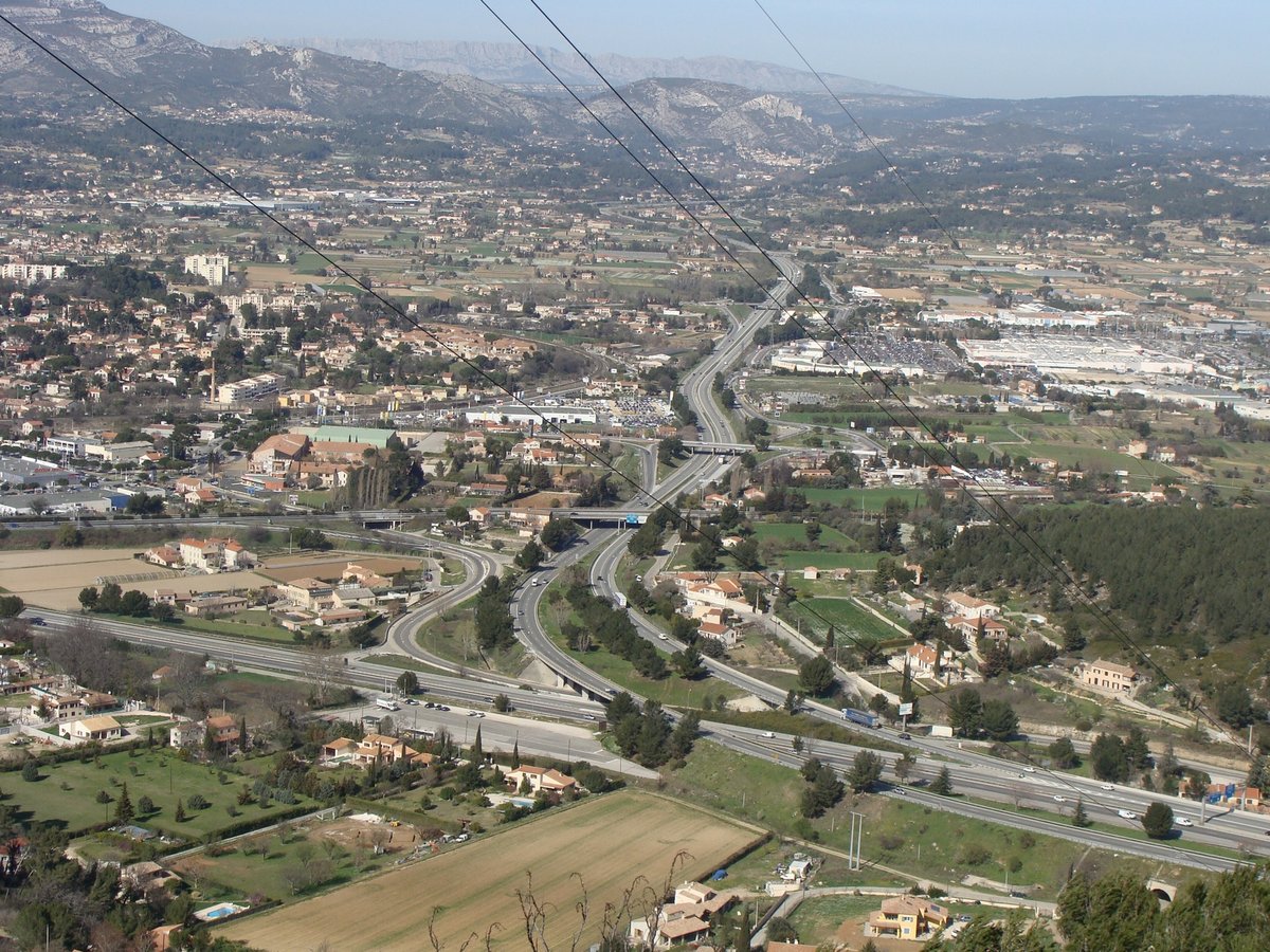 Two teachers injured in school shooting in Aubagne