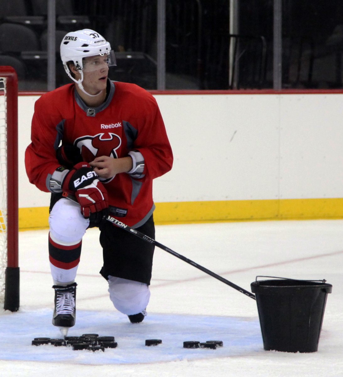 Pastrňák steers Boston to victory over Nashville with four points