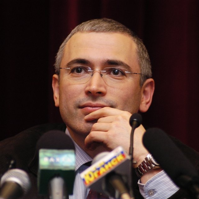 Russia introduces restrictions on 12 Kremlin critics in exile