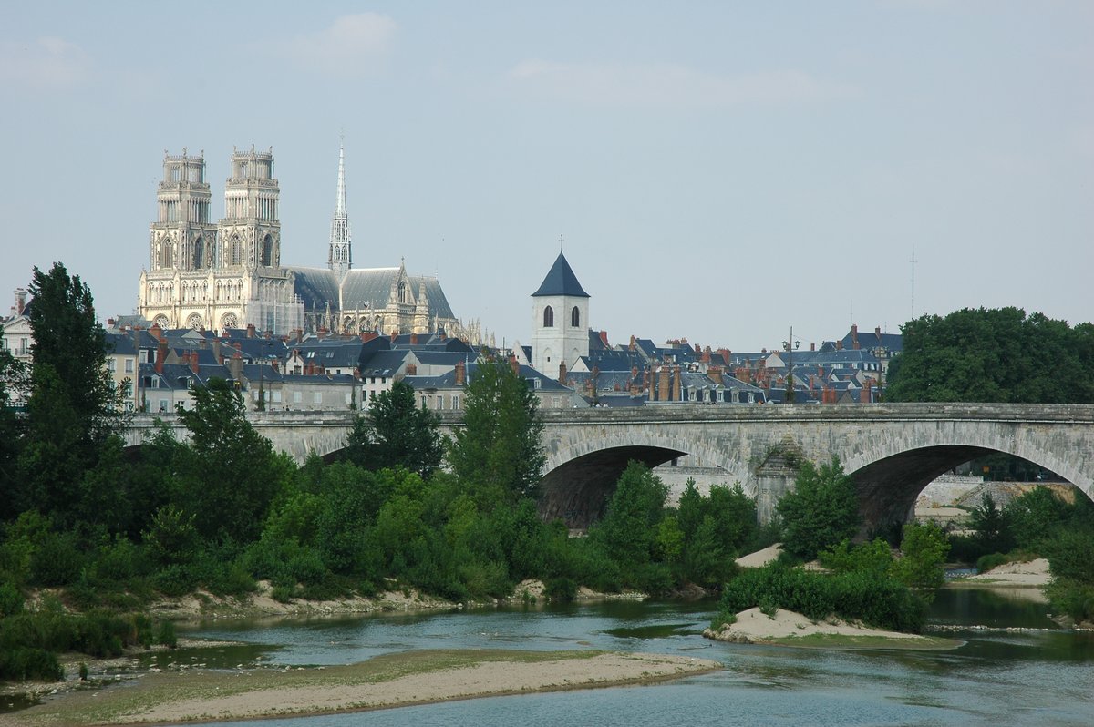 RN congress begins in Orléans, thousands protest against the movement