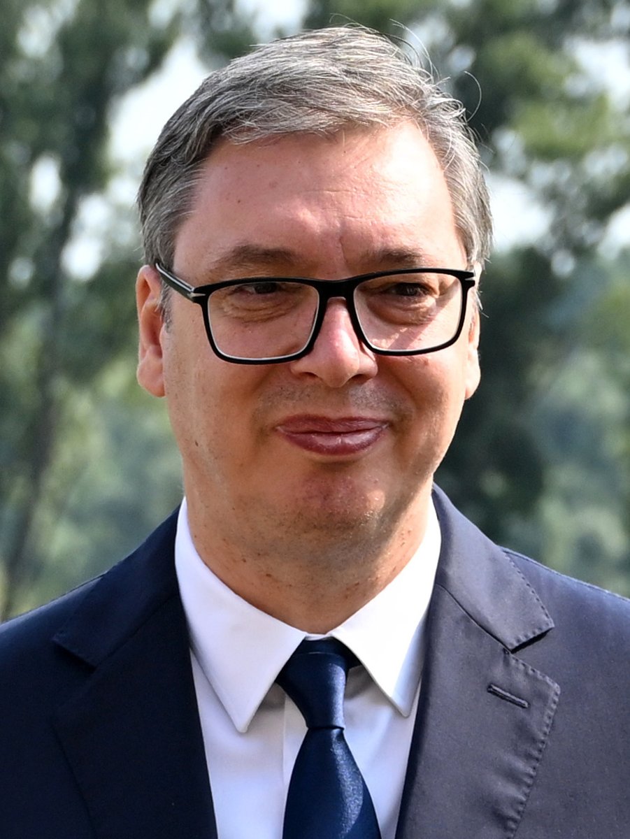 Vučić chtěl po volební porážce udržet moc násilím